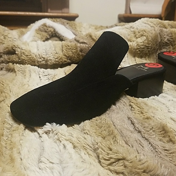 NWOT Marc Fisher LTD Black Mules - Picture 2 of 5